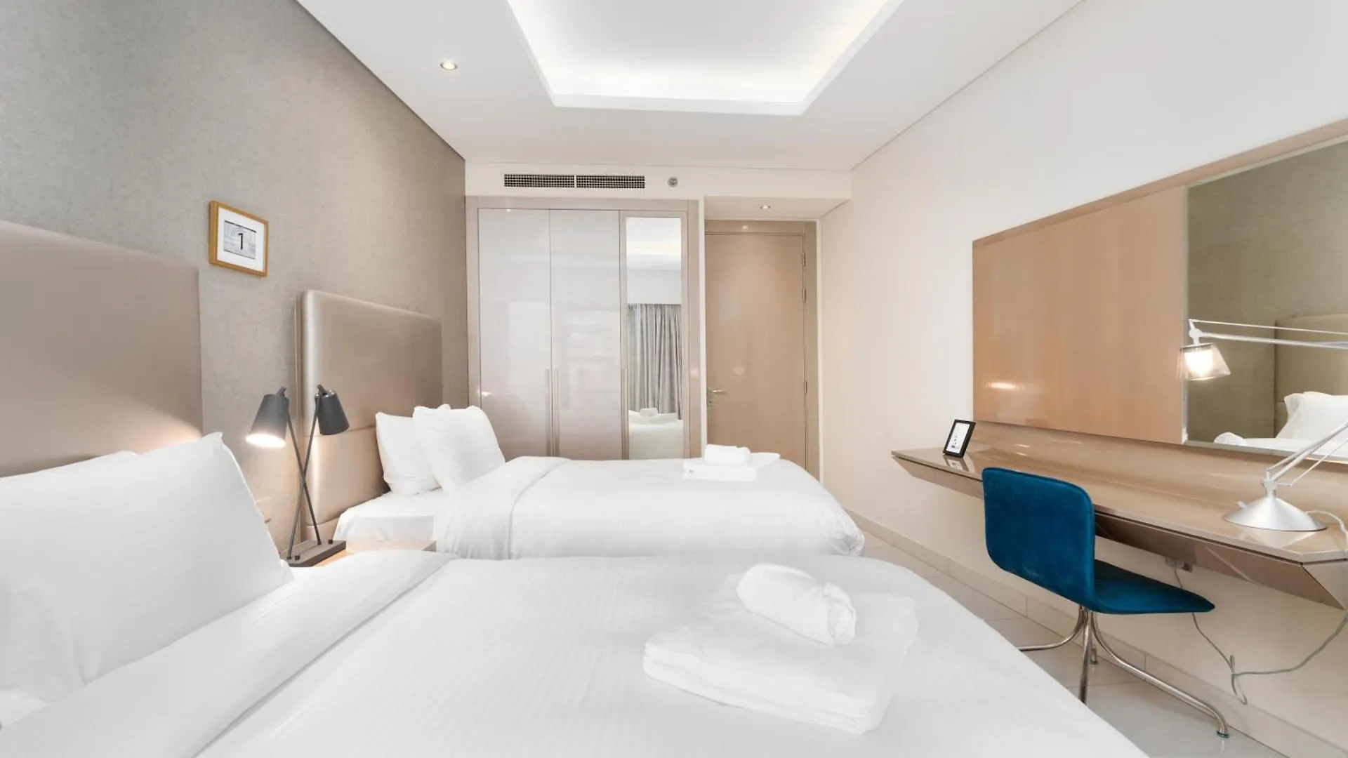 Damac Paramount Tower Burj Views Dubai