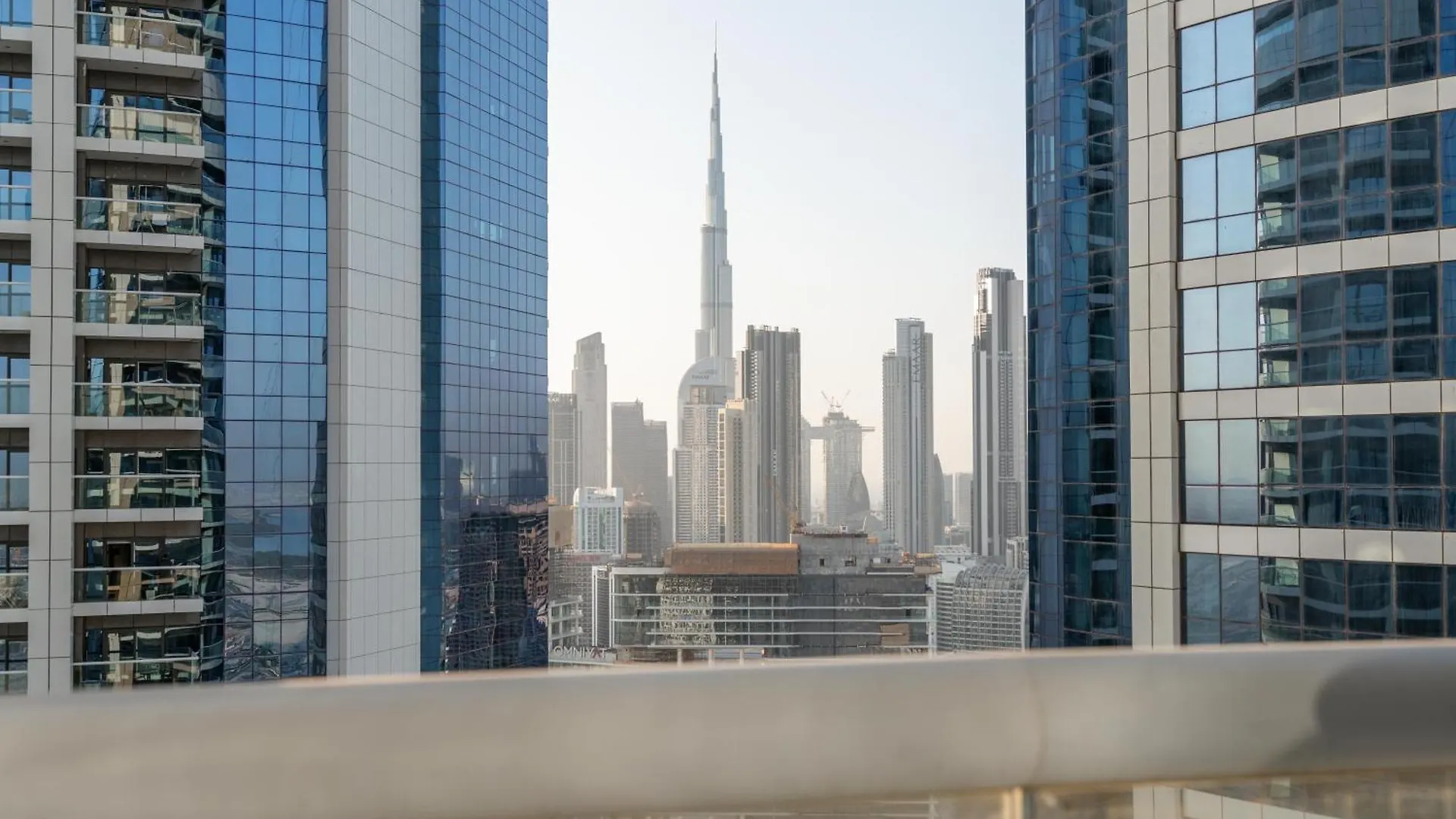 Apartment Damac Paramount Tower Burj Views Dubai United Arab Emirates